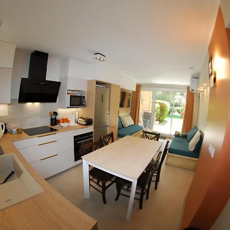 Giens T3, Air-conditioned, Ground Floor, Garden, Direct Access Διαμέρισμα *